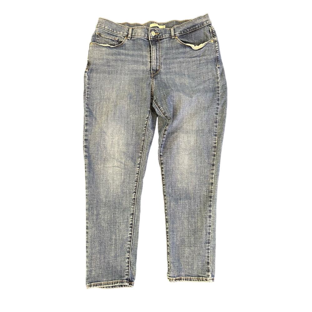Levi's Classic Crop Size 33 Non-distressed Jeans Denim Closet Staple